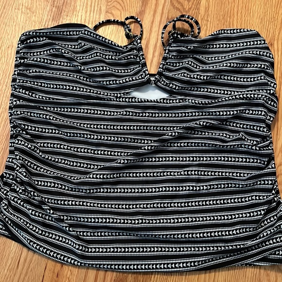 Two bathing suits - Picture 4 of 7